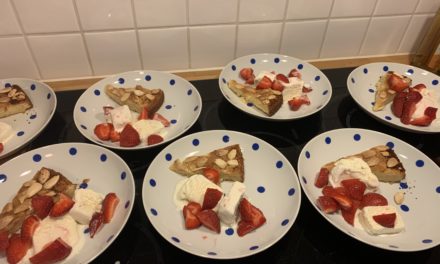 När solen lyser med sin frånvaro bakar jag solskenskaka!