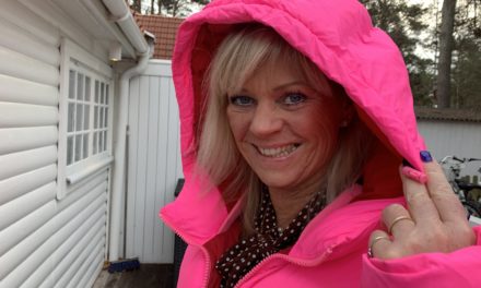 I den här jackan är det svårt att smyga!