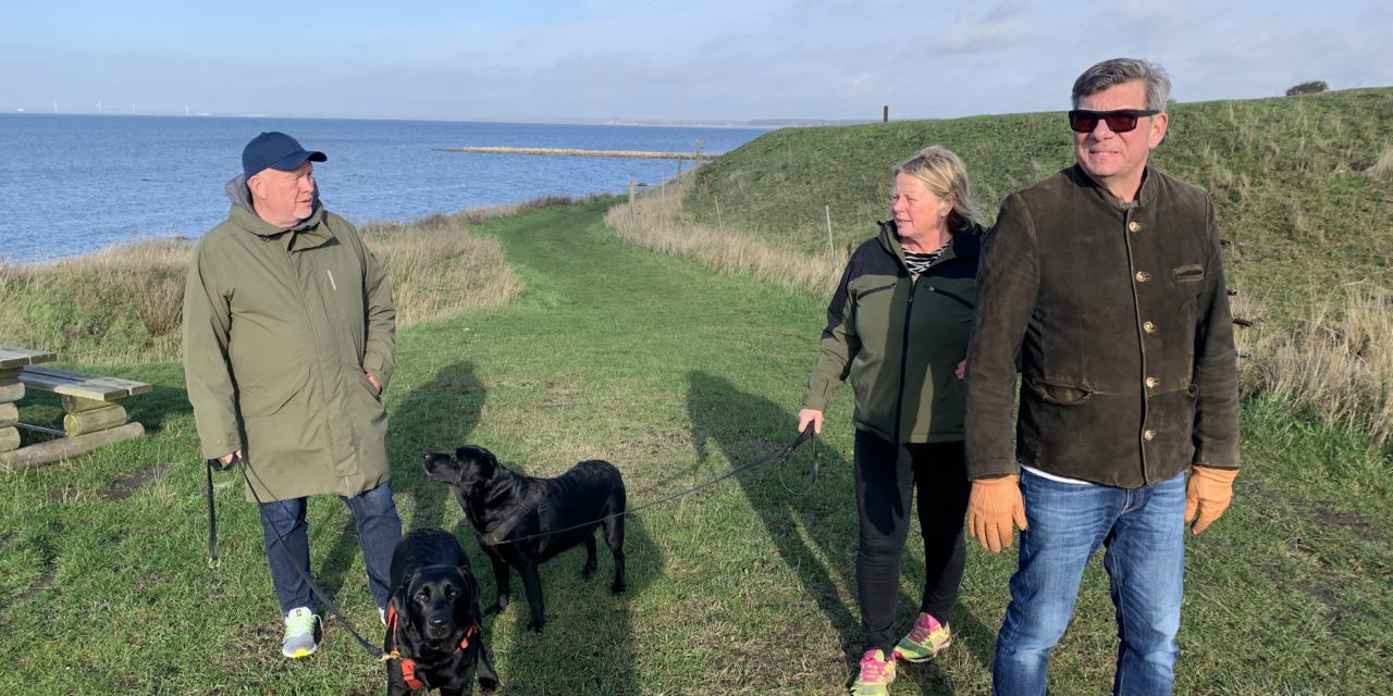 Familj, sol, god mat, halloween, minnesgudstjänst och massor av tända ljus