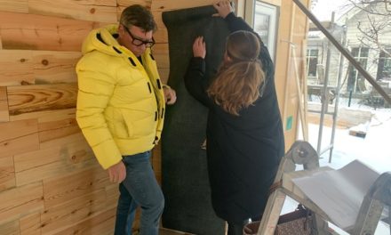 Nu har våra fantastiska tapeter kommit! Vad tror ni, blir det bra?