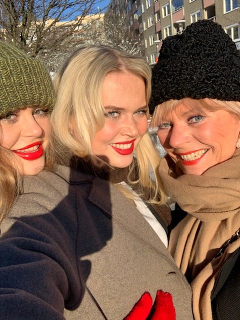 Lyckligt hemkommen från en myshelg i Stockholm med döttrarna!