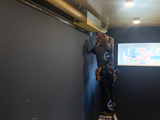 Elfa-systemet på plats! Åh, vad jag ser fram emot att fylla garderoben!