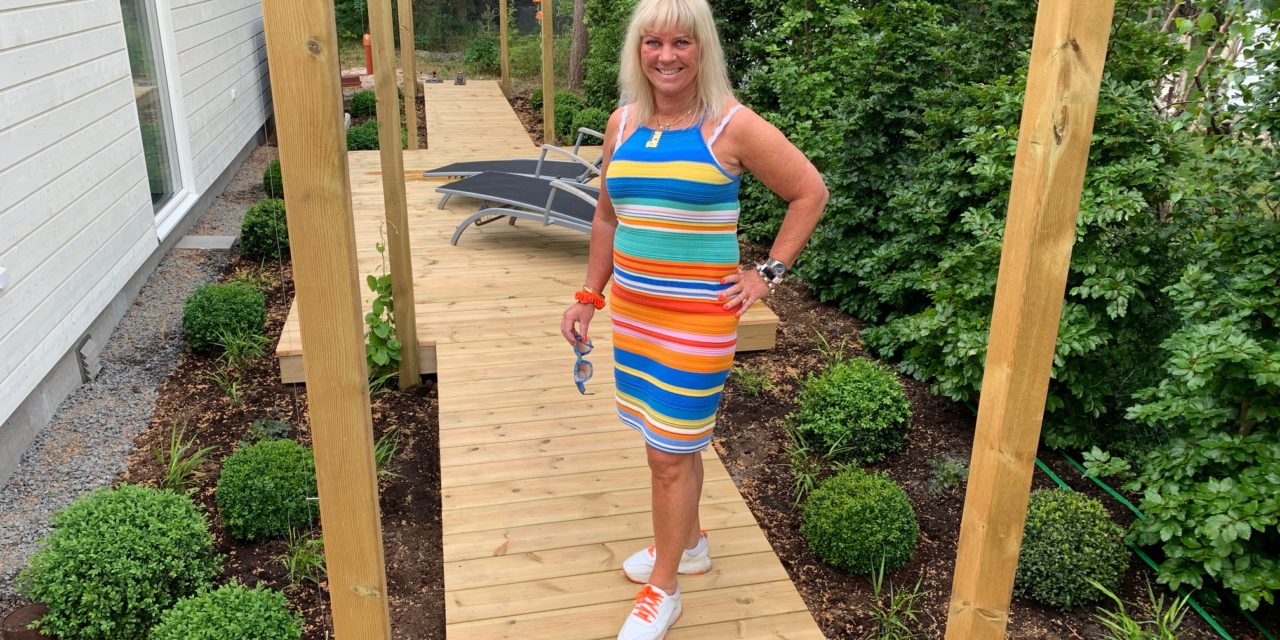 Jag älskar vår nya terrass på baksidan av huset!