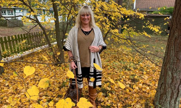 Höstklädd bland höstlöven.