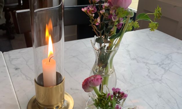 En begravning och två bröllop.