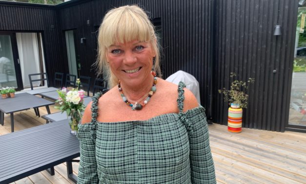 Nanna lämnade kvar en klänning hemma, så då passade jag på att låna den!