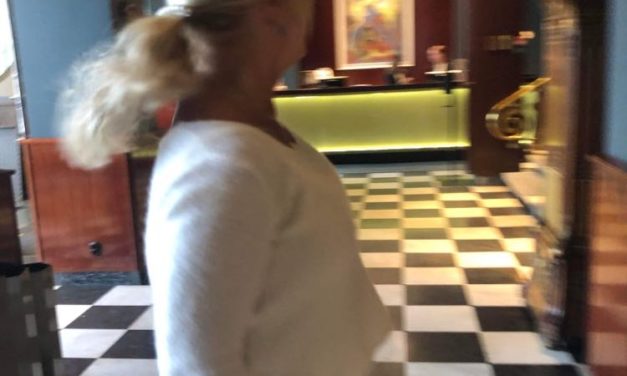 Klart tjejen ska ha ett par silvershorts!