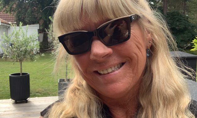 Och här kommer en annan typ av väst – kostymvästen!