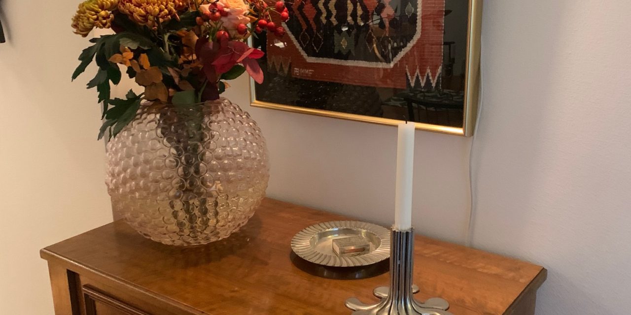 På besök i goda vänners vackra Östermalmshem.