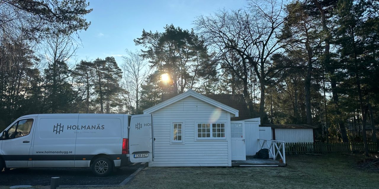 Planen var att bygga ett syndernas hus, men det får bli renovering av gästhuset istället…