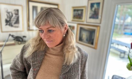 Och så blev min 2 år gamla kjol trendig igen! För våren 2023 är det långa jeanskjolar som gäller!