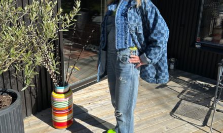 Snickarbyxor, hängselbyxor, dungarees… Kärt barn har många namn!